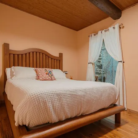 Casa Escondida Aveiga Hébergement de vacances *
